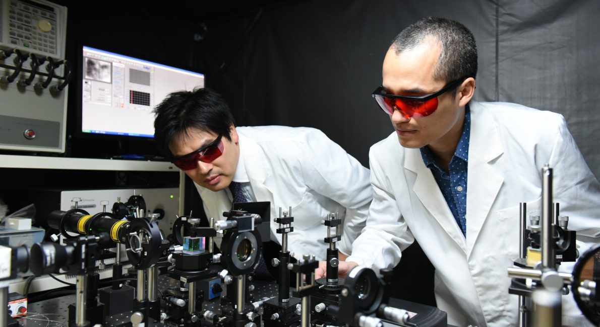 Optical zoom tomography setup using SuperK FIANIUM laser for high-speed industrial profilometry