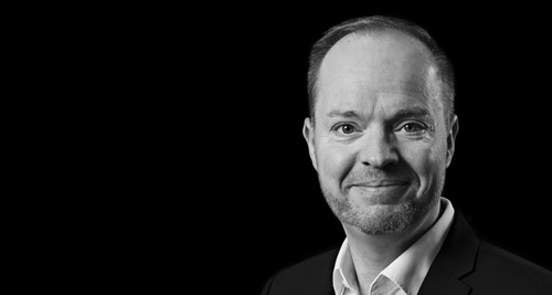 Portrait photo of Sascha Häuser